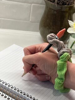 handiwriter a pencil grasp device