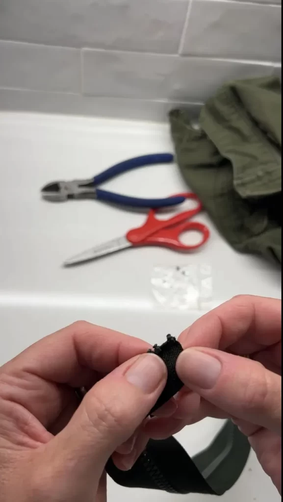 magnetic adaptive zipper jacket