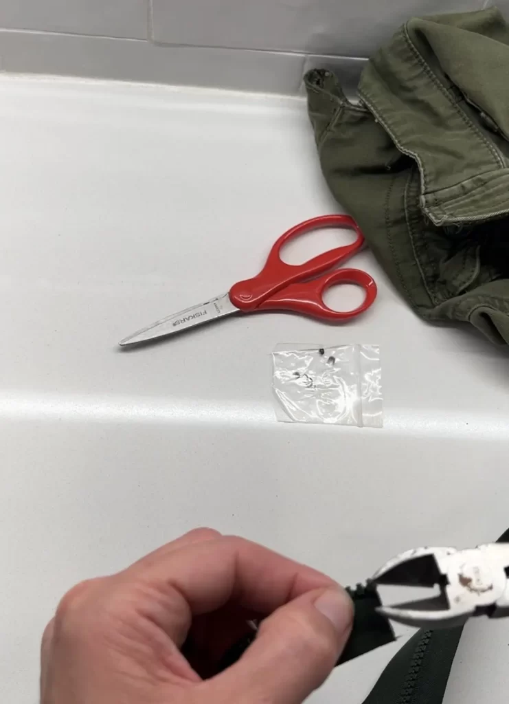 adaptive magnetic zipper jacket